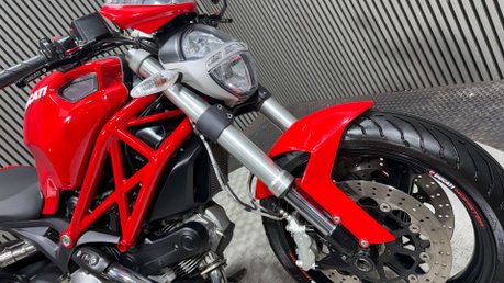 Ducati Monster 696 2011 ONLY 5K SERVICED WARRANTY 696CC LONG MOT VERY CLEAN NAKED 46