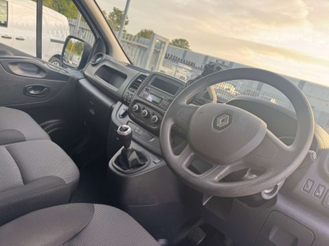 Renault Trafic 2.0 dCi ENERGY 28 Business+ Panel Van 5dr Diesel Manual SWB Standard Roof E 5