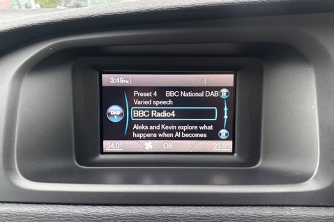 Volvo V40 T2 ES.. 12 SERVICES INCLUDING CAMBELT.. BLUETOOTH.. A/C.. PARKING SENSORS. 7