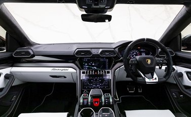 Lamborghini Urus 17