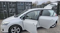 Toyota Auris 1.8 VVT-h T Spirit Hatchback 5dr Petrol Hybrid CVT Euro 5 (s/s) (136 ps) 11