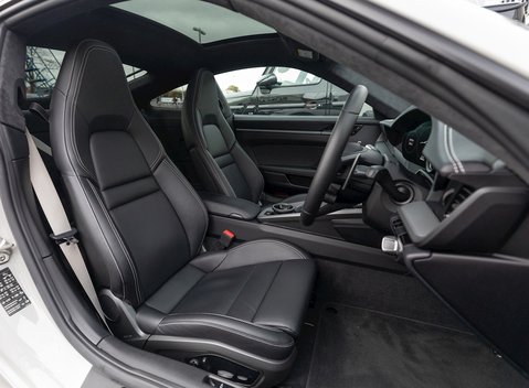 Porsche 911 Carrera S (992) 12