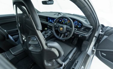 Porsche 911 GT3 Touring (992) 14