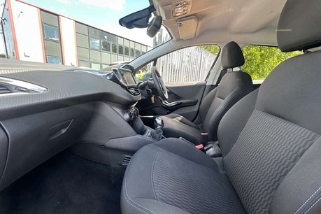 Peugeot 208 1.2 PureTech Signature Hatchback 5dr Petrol Manual Euro 6 (s/s) (82 ps) 22