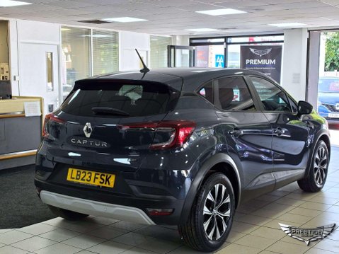 Renault Captur 1.6 E-TECH evolution Auto Euro 6 (s/s) 5dr 46