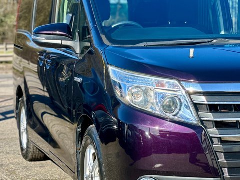 Toyota Noah Hybird 7 Seaters 14