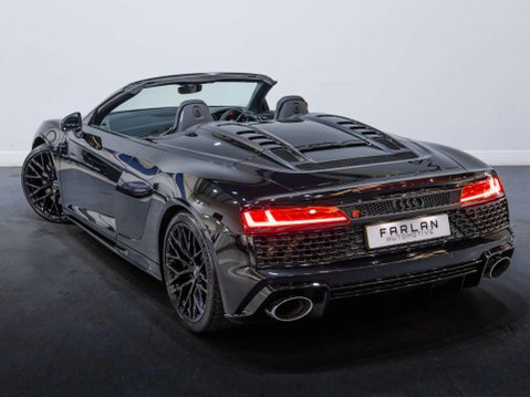 Audi R8 5.2 FSI V10 Spyder 2dr Petrol S Tronic quattro Euro 6 (s/s) (570 ps) 32