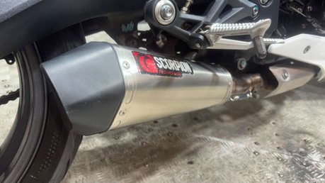 Triumph Street Triple 2014 27K NEW MOT SERVICED SCORPION EXHAUST NAKED 675CC TRIPLE 18