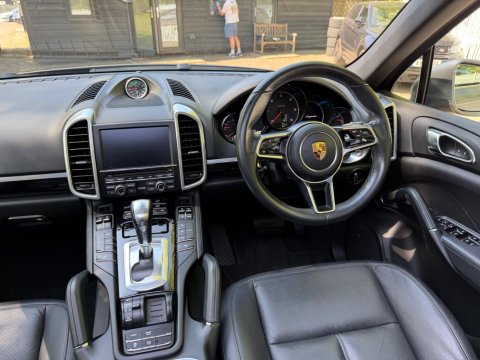 Porsche Cayenne D V6 TIPTRONIC S 53