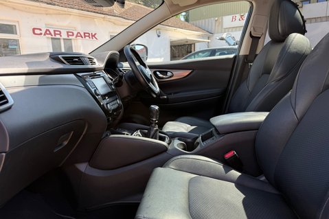 Nissan Qashqai TEKNA DIG-T.. 6 SERVICES.. GLASS ROOF.BOSE.CRUISE CONTROL  39