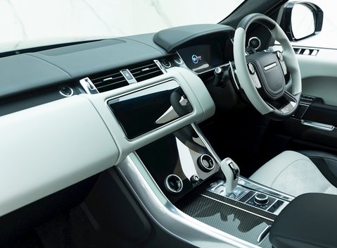 Land Rover Range Rover Sport 5.0 SVR Carbon Edition 15