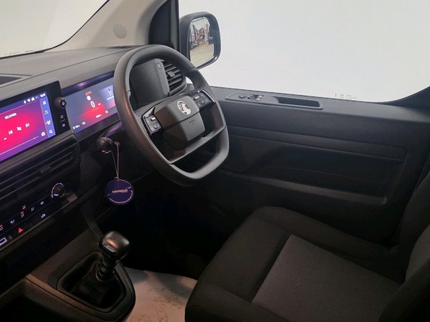 Vauxhall Vivaro VIVARO XL DIESEL 2.0 Turbo D 145 Prime H1 Van 15