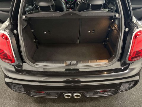 Mini Hatch 2.0 Cooper S Sport Auto 3dr 32