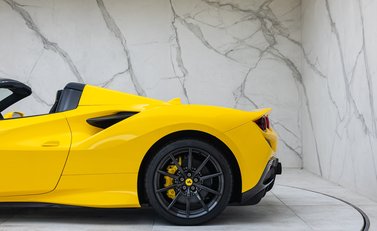Ferrari F8 SPIDER 59