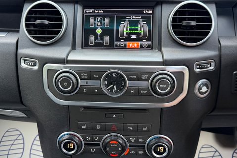 Land Rover Discovery SDV6 SE TECH - 11 SERVICES RECORDED INC CAMBELT CHANGE 41
