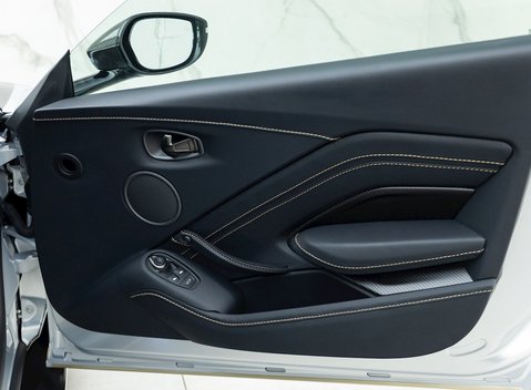 Aston Martin V12 Vantage 19