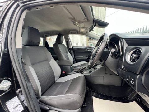 Toyota Auris VVTI BUSINESS EDITION TOURING SPORTS TSS 32