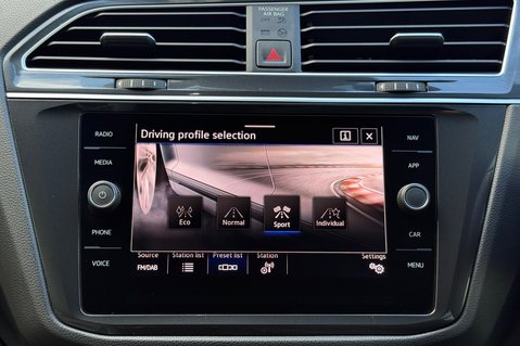 Volkswagen Tiguan R-LINE TDI DSG - RARE LEATHER INTERIOR - APPLE CAR PLAY -CAMERA 56