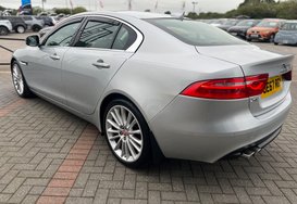Jaguar XE 2.0 D PORTFOLIO AUTO 9