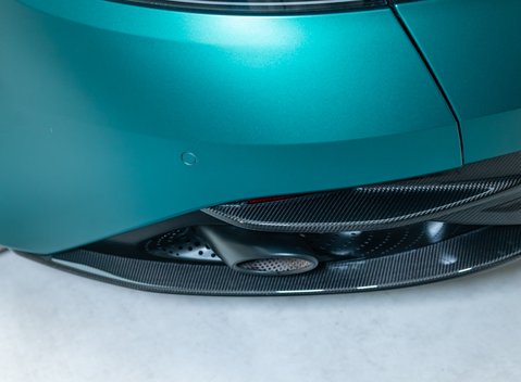 Aston Martin DB12 Coupe 40