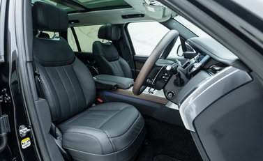 Land Rover Range Rover P460e Autobiography LWB 11