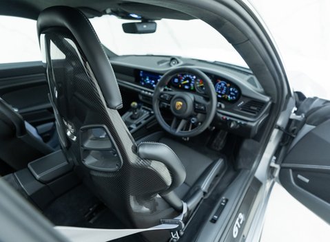 Porsche 911 GT3 Touring (992) 14