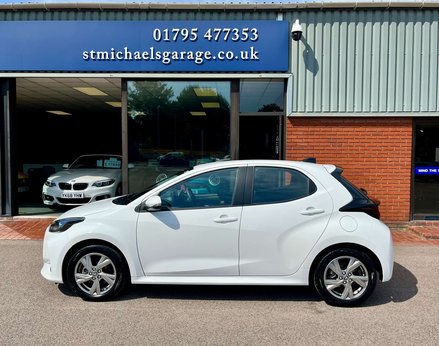 Toyota Yaris ICON HEV CVT 11