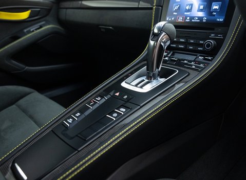 Porsche Cayman GT4 (718) 25
