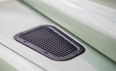 Land Rover Defender 110 Heritage 29