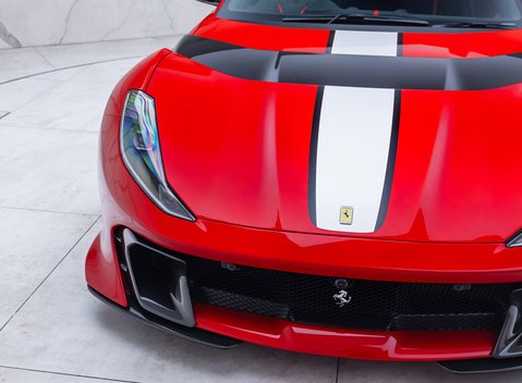 Ferrari 812 Competizione 36
