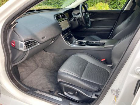 Jaguar XE 2.0i Portfolio Auto AWD Euro 6 (s/s) 4dr 31