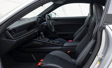 Porsche 911 (992) GT3 Touring 13