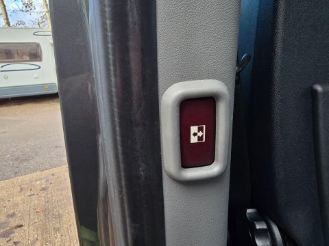 Mercedes-Benz Sprinter 319 CDI MWB 33