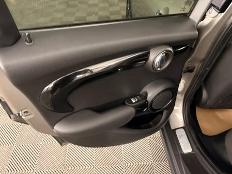 Mini Hatch 2.0 Cooper S Euro 6 (s/s) 5dr 25