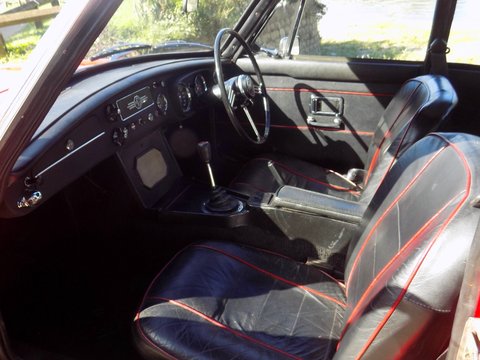MG B GT 12