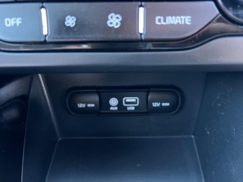 Kia Niro 1.6h GDi 2 DCT Euro 6 (s/s) 5dr 36