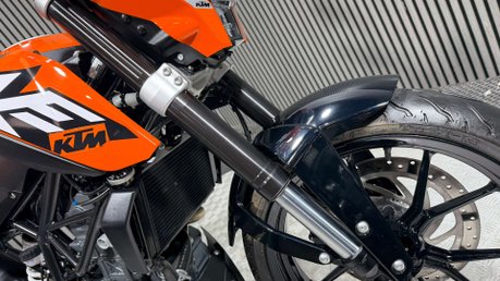 KTM Duke 2016 INCREDIBLY CLEAN LONG MOT ONLY 1K AKRAPOVIC 19