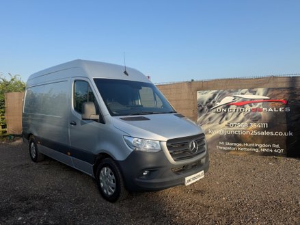 Mercedes-Benz Sprinter 2.0 319 CDI HD Premium Panel Van 5dr Diesel G-Tronic RWD L2 H2 Euro 6 (s/s)