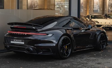 Porsche 911 Turbo S (992) 4