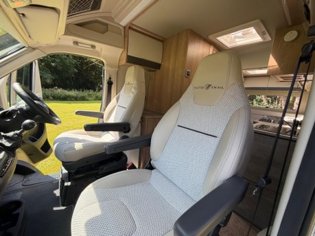 Auto-Trail V-Line 635 35 L4H2 STANDARD PV 16