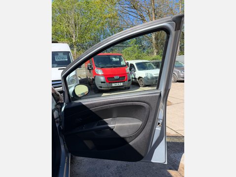 Fiat Grande Punto 1.4 Active Hatchback 5dr Petrol Manual Euro 4 (77 bhp) 31