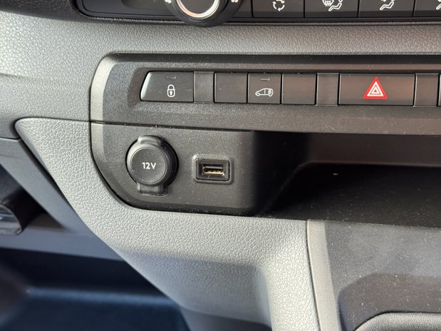 Vauxhall Vivaro LWB L2H1 [SOLD CM] Low Roof Sportive 2900 Air Con Sensors EURO 6 NO VAT 31