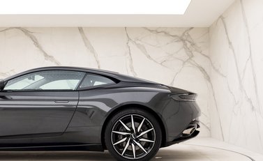 Aston Martin DB11 V8 22