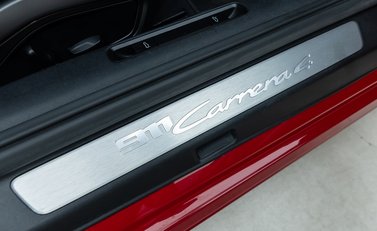 Porsche 911 Carrera 4 (992) 25