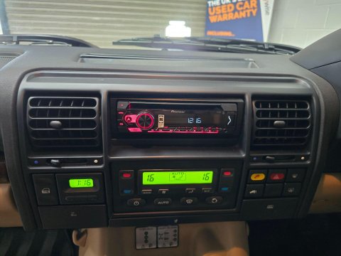 Land Rover Discovery 2.5 TD5 ES Premium Station Wagon 5dr Diesel Automatic (7 Seats) (284 g/km, 28