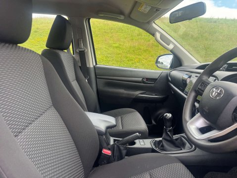Toyota Hilux 2.4 HI-Luxury Active D-4D 4WD Double Cab 4WD 5dr 6