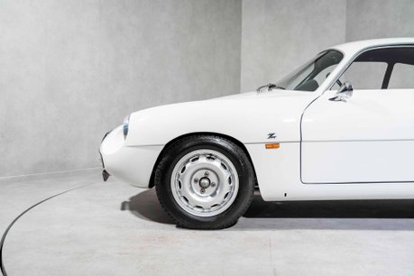 Alfa Romeo Giulietta SPRINT ZAGATO. 1 OF 200. EX COMPETITION CAR. EXTENSIVE DOCUMENTED HISTORY. 9