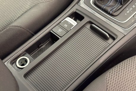 Volkswagen Golf 35.8kWh e-Golf Hatchback 5dr Electric Auto (136 ps) 42