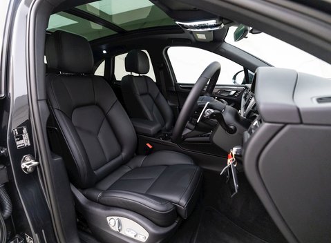 Porsche Macan S 10