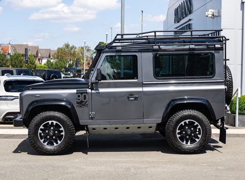 Land Rover Defender 90 ADVENTURE 3